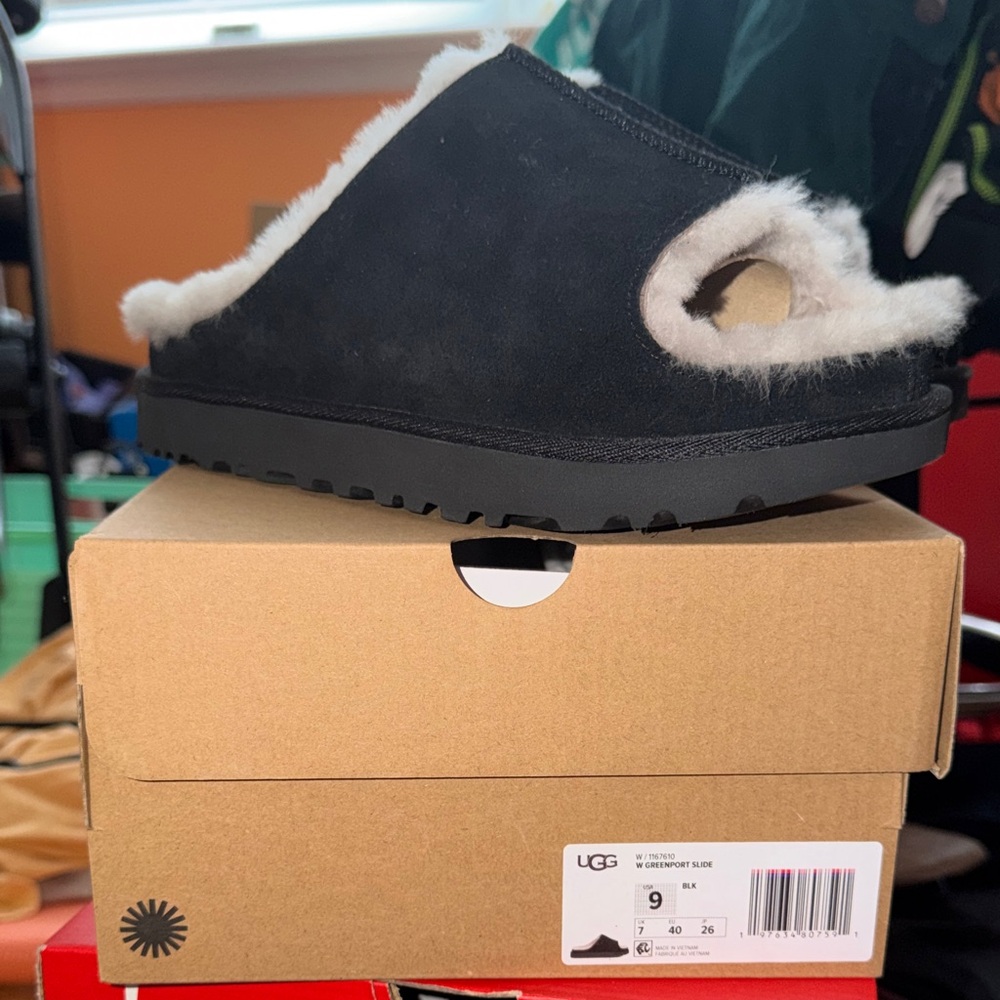 Womens ugg size 9 greenport slide